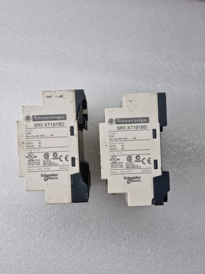 LOT OF 2 PCS SCHNEIDER TELEMECANIQUE SR3 XT101BD ZELIO LOGIC EXPANSION IO MODULE